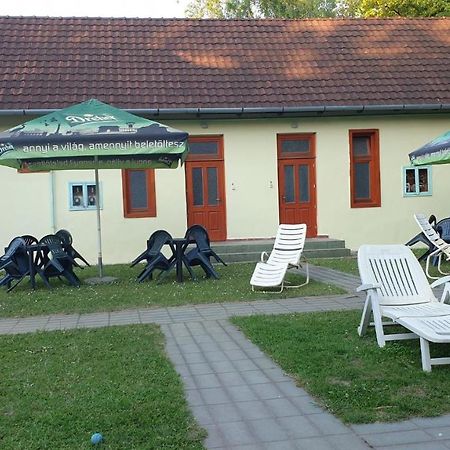 Aqua Hostel Siófok Exterior foto