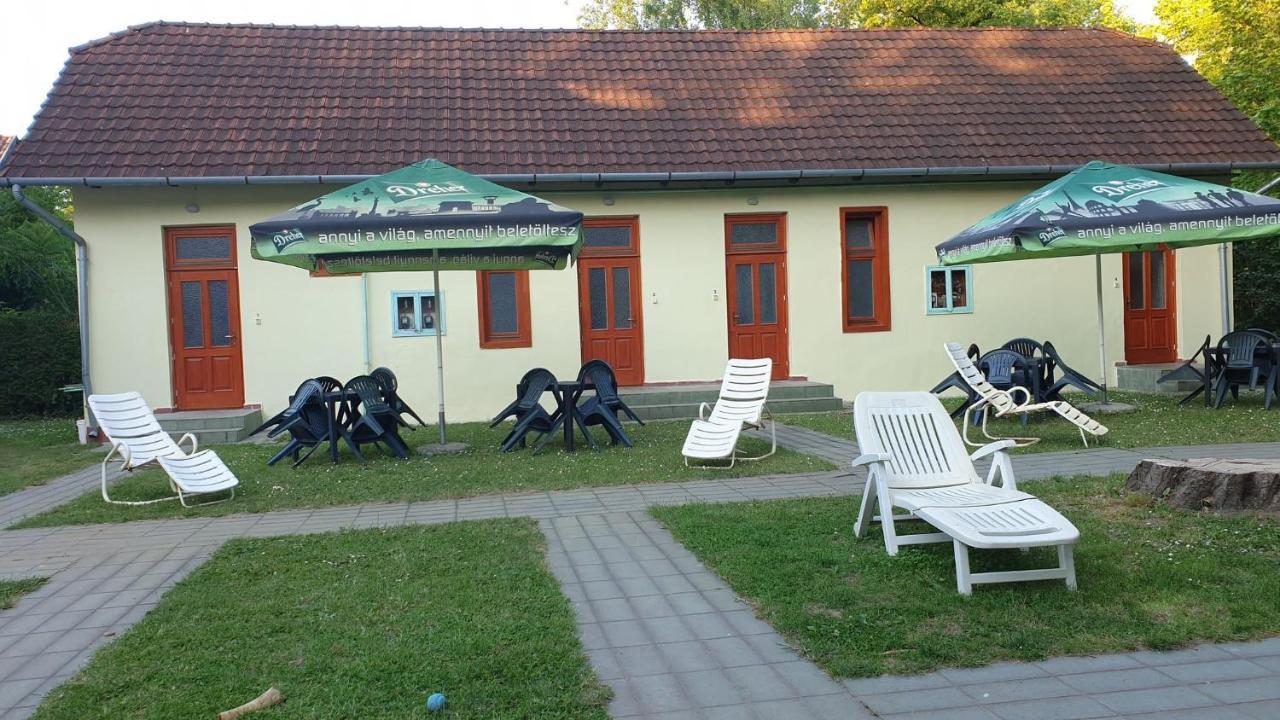 Aqua Hostel Siófok Exterior foto